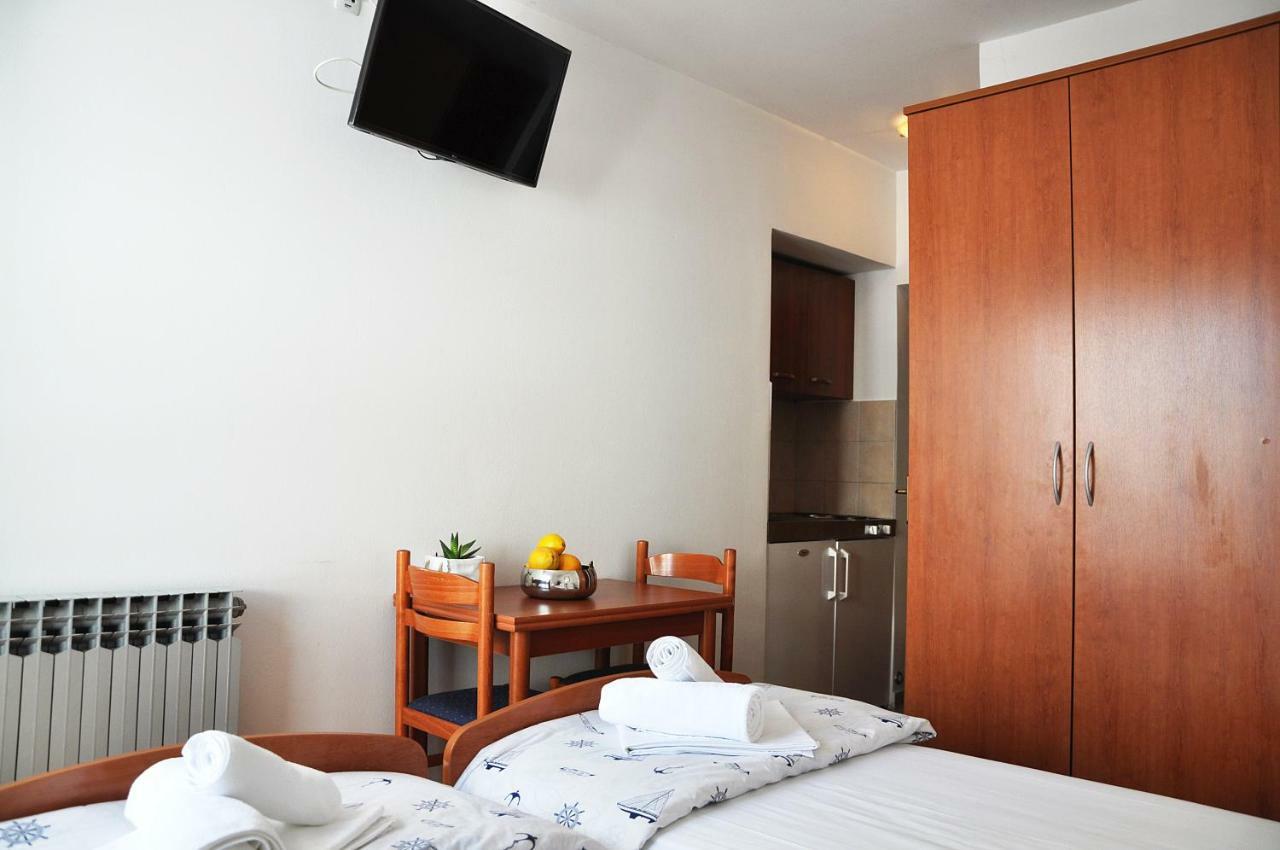 Sunrise Studio Apartments 3 로크바 로고즈니차 외부 사진